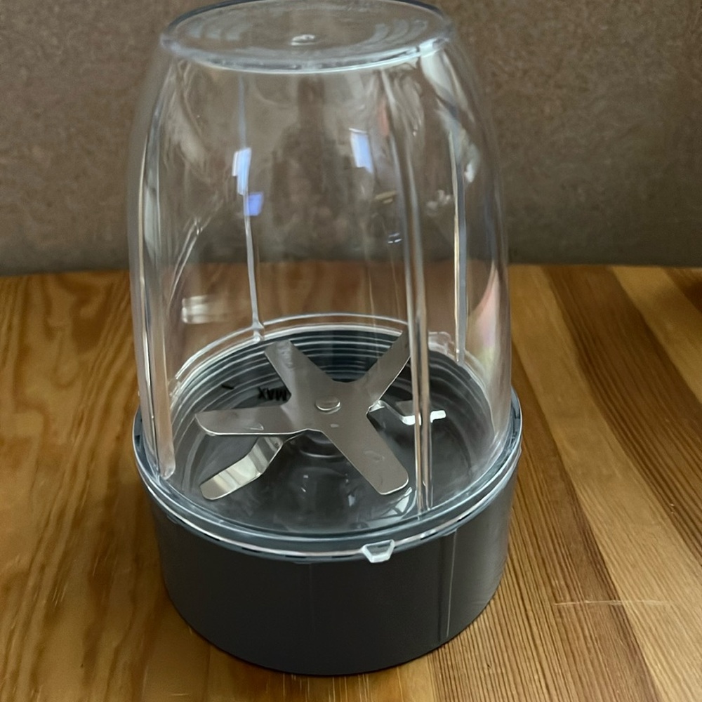 NutriBullet 16 oz cup with extractor blade new never used.